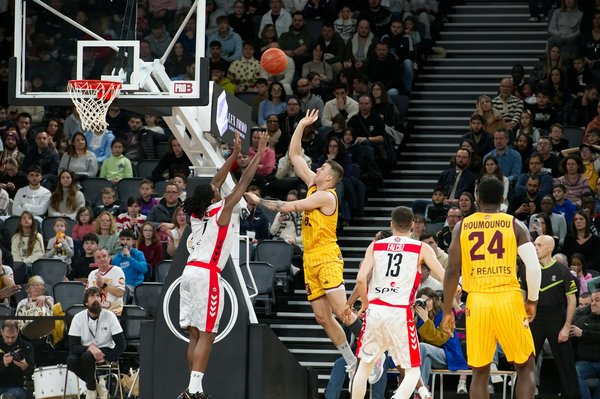 Why Did England's National Football Teams Struggle to Achieve International Success?